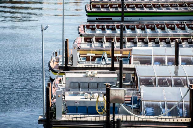 Stromma Canal Tours Copenhagens baade ligger stille ligger ved Industrilynetten i Koebenhavn onsdag den 8. april 2020. Paa grund af COVID-19 er det ikke muligt at komme paa havnerundfart i paasken.. , Denmark Copyright: ÓlafurxSteinarxRyexGestsson ÓlafurxSteinarxGestssonx COP106 spdk20200408-145612-L