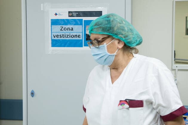 Rome: Dressing of nurses in a COVID-19 Hospital Dressing procedures for nurses in the clean area of pavilion D of the San Filippo Neri hospital in Rome, used as a Covid hospital Roma RM Italy Copyright: MatteoxNardone