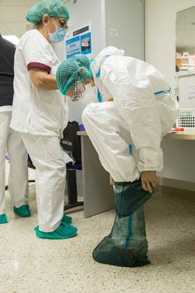 Rome: Dressing of nurses in a COVID-19 Hospital Dressing procedures for nurses in the clean area of pavilion D of the San Filippo Neri hospital in Rome, used as a Covid hospital Roma RM Italy Copyright: MatteoxNardone