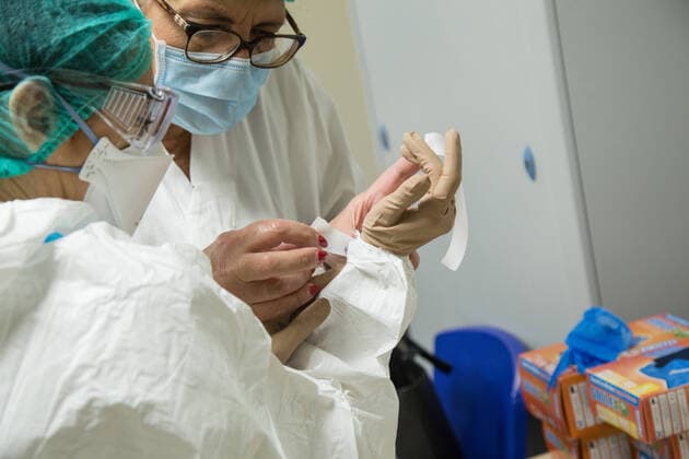 Rome: Dressing of nurses in a COVID-19 Hospital Dressing procedures for nurses in the clean area of pavilion D of the San Filippo Neri hospital in Rome, used as a Covid hospital Roma RM Italy Copyright: MatteoxNardone