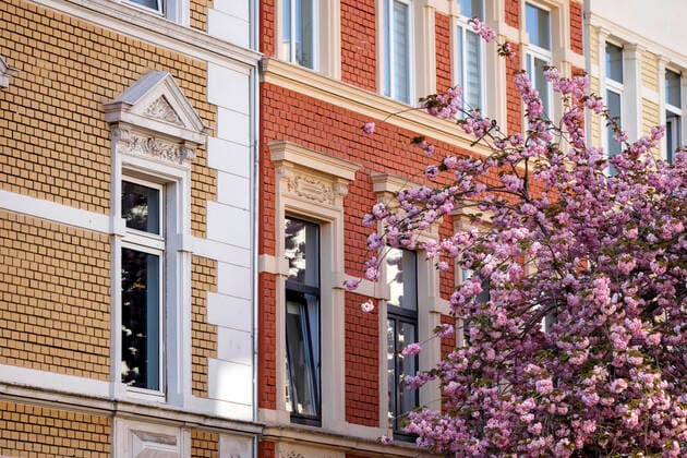 Wegen des Coronavirus sperrt die Stadt Bonn die Kirschblüte für Besucher. Bonn, 08.04.2020