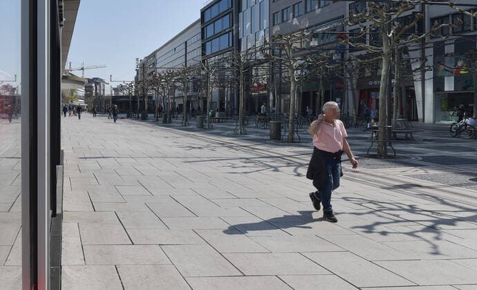 08.04.2020, xblx, Ein ganz normaler Corona Tag in Frankfurt, nur wenige Menschen auf der Zeil, emwirt Frankfurt am Main