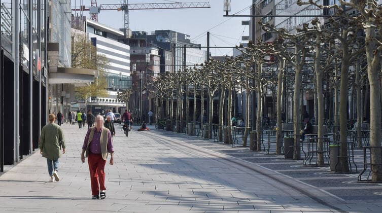 08.04.2020, xblx, Ein ganz normaler Corona Tag in Frankfurt, nur wenige Menschen auf der Zeil, emwirt Frankfurt am Main