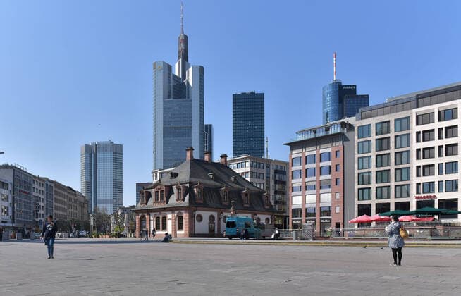 08.04.2020, xblx, Ein normaler Corona Tag in Frankfurt, nur wenige Menschen auf der Zeil Hauptwache, emwirt Frankfurt am Main