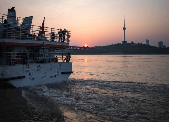 (200408) -- WUHAN, April 8, 2020 -- Passengers are seen taking a ferry in Wuhan, central China s Hubei Province, April 8, 2020. Wuhan restored its operation of ferries from Wednesday, with the Wuhan Yangtze River ferry company having reopened its two ship routes. Wuhan, the megacity in central China, lifted outbound travel restrictions from Wednesday after almost 11 weeks of lockdown to stem the spread of COVID-19. ) CHINA-HUBEI-WUHAN-FERRY-RESTORATION (CN) XiaoxYijiu 