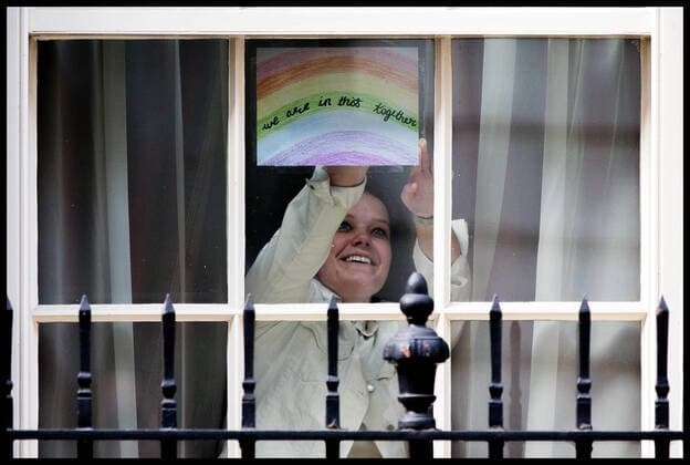 . 08 04 2020. London, United Kingdom. Coronavirus Briefing In Downing Street. A sign in the window of Number 10 Downing Street reads we are all in this together.  xMartynxWheatleyx xi-Imagesx IIM-21002-0008