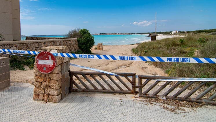 20200408 Palma de Mallorca under Corona Close down PALMA DE MALLORCA, SPAIN - APRIL 8 2020 : Ses Covetes view to the beach at - Palma de Mallorca under Corona Close down on April 8, 2020 in Palma de Mallorca, . Palma de Mallorca Baleares Spain
