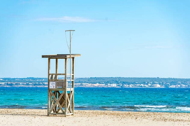 20200408 Palma de Mallorca under Corona Close down PALMA DE MALLORCA, SPAIN - APRIL 8 2020 : Playa de Plama beach at - Palma de Mallorca under Corona Close down on April 8, 2020 in Palma de Mallorca, . Palma de Mallorca Baleares Spain