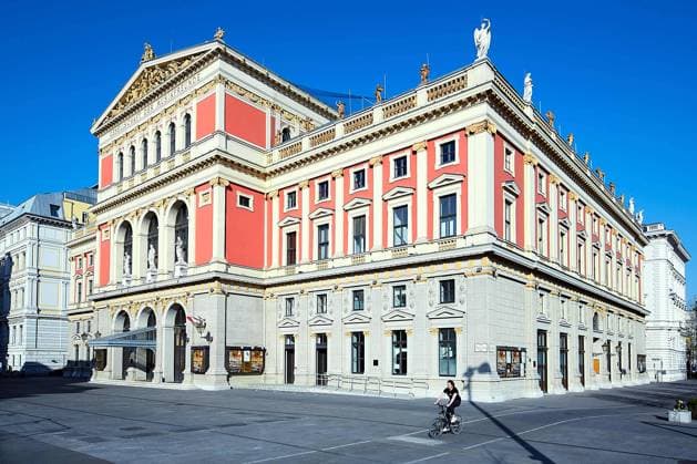 - Wien 06.04.2020 - Der Wiener Musikverein (beziehungsweise das Haus des Wiener Musikvereins) ist ein traditionsreiches Konzerthaus in Wien. In diesem Haus befindet sich der berühmte Große (Goldene) Musikvereinssaal, der als einer der schönsten und akustisch besten Säle der Welt gilt. Jährlich findet hier das weltweit gesendete Neujahrskonzert der Wiener Philharmoniker statt. PHOTO: Der Wiener Musikverein Vienna, Austria - The Wiener Musikverein (or the house of the Wiener Musikverein) is a traditional concert hall in Vienna. In this house is the famous Great (Golden) Musikvereinssaal, which is considered one of the most beautiful and acoustically best halls in the world. The Vienna Philharmonic New Year s Concert, broadcast worldwide, takes place here every year. PHOTO: The Wiener Musikverein. Wiener Musikverein
