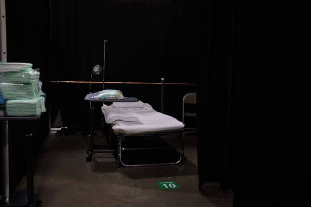 April 8, 2020, Worcester, Massachusetts, US: The building of the FEMA COVID-19 Field Hosiptal in collaboration with Umass Memorial Hospital at the DCU Center in Worcester, Massachusetts. The 250 bed hospital with have COVID-19 positive patients that are too sick to be home, but not sick enough for an ICU. The hospital is staffed by Umass Memorial Hospital. Worcester US - ZUMAd211 20200408_zap_d211_010 Copyright: xAllisonxDinnerx