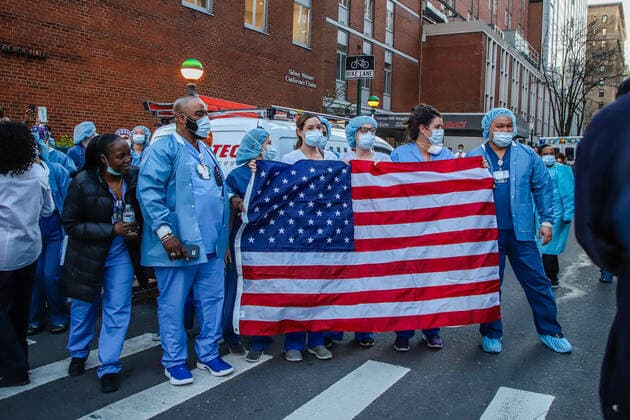 April 8, 2020, New York, NEW YORK, EUA: Healthcare workers applaud in tribute to all those who are working in the fight against the coronavirus in hospitals and health centers on April 08, 2020 in New York City, United States . More than 14,000 people are reported to have died in USA due to the COVID-19 outbreak. New York USA - ZUMAc233 20200408_zsp_c233_038 Copyright: xVanessaxCarvalhox