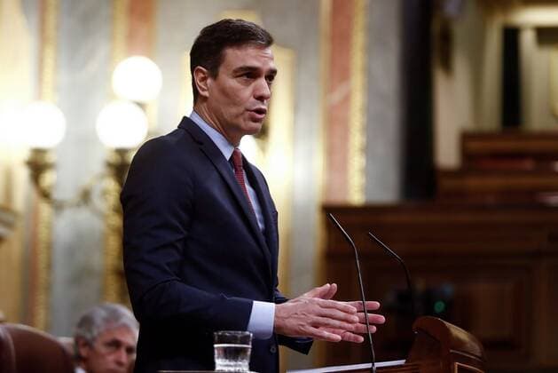 Spanish Prime Minister, Pedro Sanchez (C), delivers a speech during the plenary session at Lower Chamber of Spanish Parliament, in Madrid, Spain, 09 April 2020. The session is to be focused in passing a new extension of the state of alarm due to coronavirus outbreak. Plenary session amid coronavirus outbreak !ACHTUNG: NUR REDAKTIONELLE NUTZUNG!  Copyright: xMariscalx GRAF7800 20200409-637220207261705384