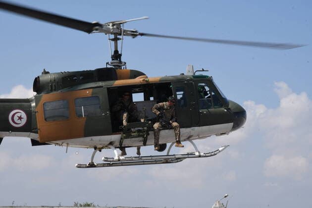 (200409) -- TUNIS, April 9, 2020 -- Photo taken on April 8, 2020 shows Tunisian soldiers patrolling by helicopter to maintain security during the COVID-19 outbreak, in Tunis, Tunisia. In order to contain the spread of the COVID-19 infections, Tunisian government has suspended most of commercial and cultural activities, called on people to stay home and imposed curfews in various cities. (Photo by Adele Ezzine Xinhua) TUNISIA-TUNIS-SOLDIERS-PATROL-COVID-19 huangxling 