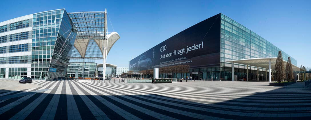 Corona Pandemie, Flughafen Muenchen, menschenleer. 07.04.2020 Im Bild: Vorplatz Terminal 2
