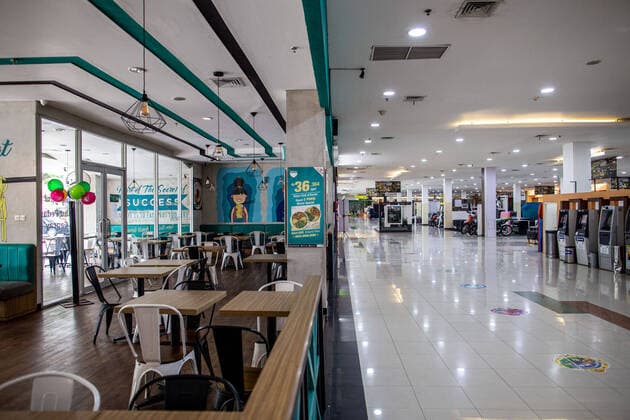 April 9, 2020, South Tangerang, Banten, Indonesia: South Tangerang, Banten, Indonesia, 09 April 2020 : Empty mall at South Tangerang. Corona Virus spreading increasing significantly in Indonesia making many business including mall have to close down to stop the spreading of the virus. South Tangerang Indonesia - ZUMAh128 20200409_zap_h128_003 Copyright: xDonalxHusnix