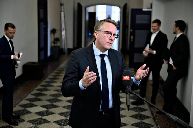 Skatteminister Morten Boedskov (S), da han sammen med finansministeren, erhvervsministeren og beskaeftigelsesministeren holder pressemoede i Finansministeriet torsdag den 9. april 2020. Ved pressemoedet gives en opdatering om den danske oekonomi under coronaudbruddet og en status paa hjaelpepakkerne.. , Copenhagen Denmark Copyright: PhilipxDavali PhilipxDavalix cop105 spdk20200409-124529-L