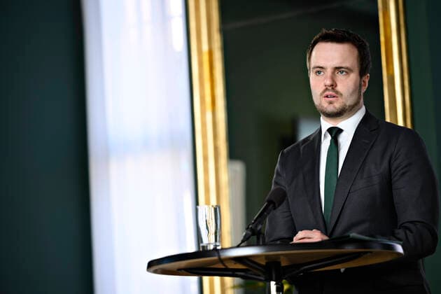 Erhvervsminister Simon Kollerup (S), da han sammen med finansministeren, skatteministeren og beskaeftigelsesministeren holder pressemoede i Finansministeriet torsdag den 9. april 2020. Ved pressemoedet gives en opdatering om den danske oekonomi under coronaudbruddet og en status paa hjaelpepakkerne.. , Copenhagen Denmark Copyright: PhilipxDavali PhilipxDavalix cop105 spdk20200409-124608-L