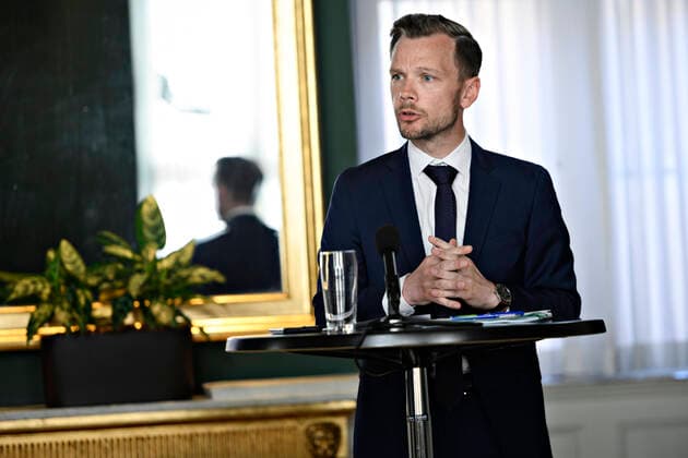 Beskaeftigelsesminister Peter Hummelgaard (S), da han sammen med finansministeren, skatteministeren og erhvervsministeren holder pressemoede i Finansministeriet torsdag den 9. april 2020. Ved pressemoedet gives en opdatering om den danske oekonomi under coronaudbruddet og en status paa hjaelpepakkerne.. , Copenhagen Denmark Copyright: PhilipxDavali PhilipxDavalix cop105 spdk20200409-124625-L