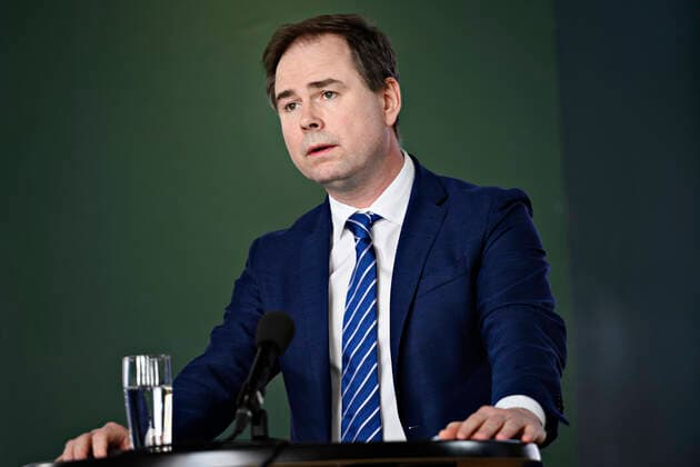 Finansminister Nicolai Wammen (S), da han sammen med skatteministeren, erhvervsministeren og beskaeftigelsesministeren holder pressemoede i Finansministeriet torsdag den 9. april 2020. Ved pressemoedet gives en opdatering om den danske oekonomi under coronaudbruddet og en status paa hjaelpepakkerne.. , Copenhagen Denmark