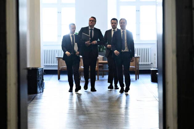 Finansminister Nicolai Wammen (S) samt skatteminister Morten Boedskov (S), erhvervsminister Simon Kollerup (S) og beskaeftigelsesminister Peter Hummelgaard (S) holder pressemoede i Finansministeriet torsdag den 9. april 2020. Ved pressemoedet gives en opdatering om den danske oekonomi under coronaudbruddet og en status paa hjaelpepakkerne.. , Copenhagen Denmark Copyright: PhilipxDavali PhilipxDavalix cop105 spdk20200409-125124-L
