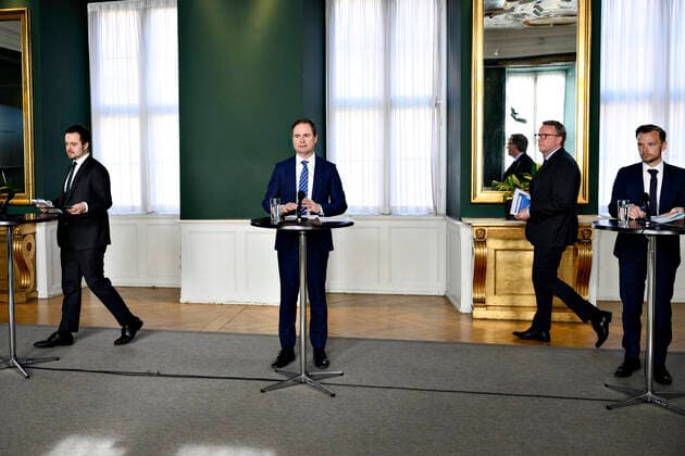 Finansminister Nicolai Wammen (S) samt skatteminister Morten Boedskov (S), erhvervsminister Simon Kollerup (S) og beskaeftigelsesminister Peter Hummelgaard (S) holder pressemoede i Finansministeriet torsdag den 9. april 2020. Ved pressemoedet gives en opdatering om den danske oekonomi under coronaudbruddet og en status paa hjaelpepakkerne.. , Copenhagen Denmark Copyright: PhilipxDavali PhilipxDavalix cop105 spdk20200409-125147-L