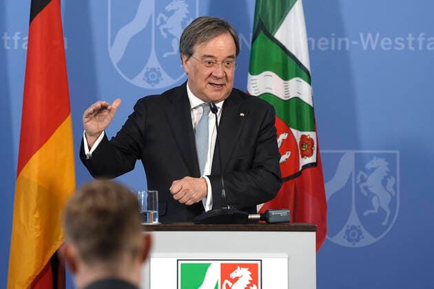 Armin Laschet bei einer Pressekonferenz zur Vorstellung der Covid-19 Case-Cluster-Study in der Staatskanzlei. Düsseldorf, 09.04.2020