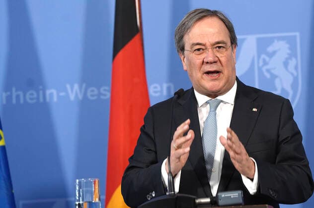 Armin Laschet bei einer Pressekonferenz zur Vorstellung der Covid-19 Case-Cluster-Study in der Staatskanzlei. Düsseldorf, 09.04.2020
