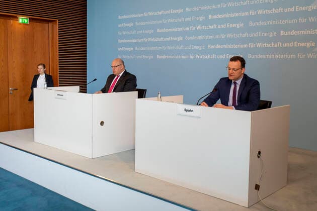 Deutschland, Berlin, Bundeswirtschaftsministerium, Gemeinsames Pressestatement von Wirtschaftsminister Peter Altmaier CDU und Gesundheitsminister Jens Spahn CDU nach Corona-Kabinett, 09.04.2020