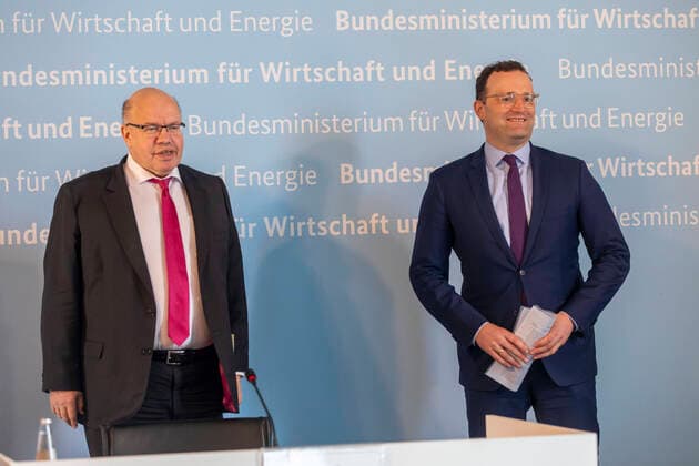 News Themen der Woche KW15 Deutschland, Berlin, Bundeswirtschaftsministerium, Gemeinsames Pressestatement von Wirtschaftsminister Peter Altmaier CDU und Gesundheitsminister Jens Spahn CDU nach Corona-Kabinett, 09.04.2020