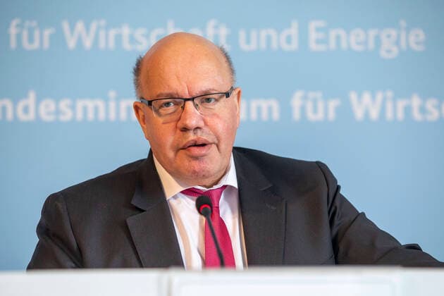 Deutschland, Berlin, Bundeswirtschaftsministerium, Gemeinsames Pressestatement von Wirtschaftsminister Peter Altmaier CDU (Bild) und Gesundheitsminister Jens Spahn CDU nach Corona-Kabinett, 09.04.2020