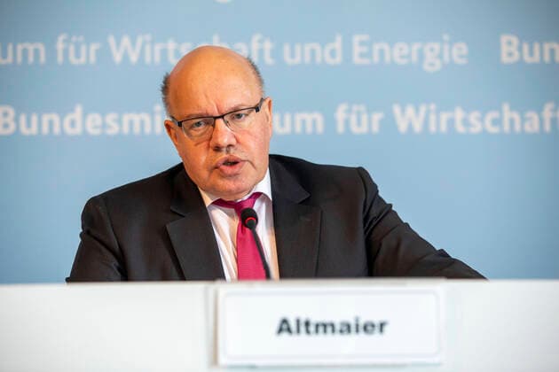 Deutschland, Berlin, Bundeswirtschaftsministerium, Gemeinsames Pressestatement von Wirtschaftsminister Peter Altmaier CDU (Bild) und Gesundheitsminister Jens Spahn CDU nach Corona-Kabinett, 09.04.2020