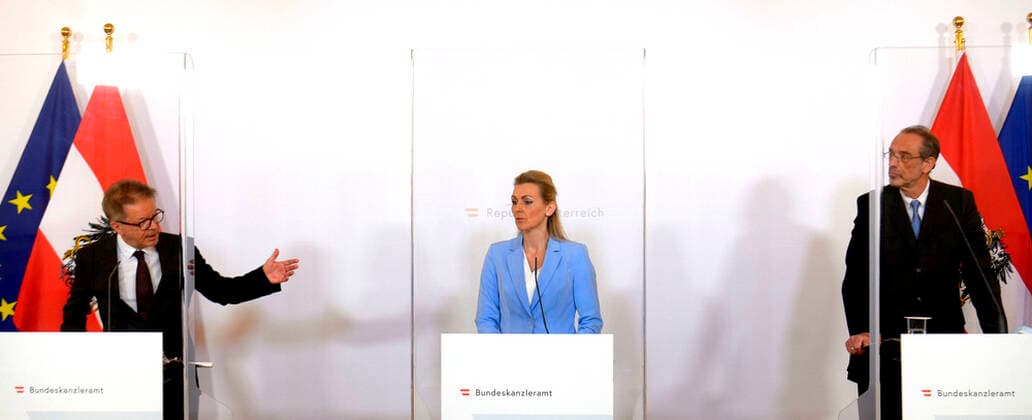 Wien 09.04.2020, Bundeskanzleramt, Wien, AUT, Akutelle Entwicklungen zur Coronaerkrankung in Oesterreich, Pressekonferenz zum Thema Familie und Soziales, im Bild v.l.n.r Sozialminister Rudolf Anschober (Gruene), Familien-Jugendministerin Christine Aschbacher (OeVP) und Bildungsminister Heinz Fassmann (OeVP) v.l.n.r Sozialminister Rudolf Anschober (Gruene), Familien-Jugendministerin Christine Aschbacher (OeVP) und Bildungsminister Heinz Fassmann (OeVP) during a press conference on the subject of family and social affairs of Austrian Goverment about the Coronavirus Pandemie at the Bundeskanzleramt in Wien, Austria on 2020 04 09.