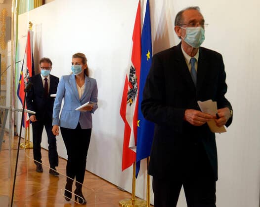 Wien 09.04.2020, Bundeskanzleramt, Wien, AUT, Akutelle Entwicklungen zur Coronaerkrankung in Oesterreich, Pressekonferenz zum Thema Familie und Soziales, im Bild v.l.n.r Sozialminister Rudolf Anschober (Gruene), Familien-Jugendministerin Christine Aschbacher (OeVP) und Bildungsminister Heinz Fassmann (OeVP) v.l.n.r Sozialminister Rudolf Anschober (Gruene), Familien-Jugendministerin Christine Aschbacher (OeVP) und Bildungsminister Heinz Fassmann (OeVP) during a press conference on the subject of family and social affairs of Austrian Goverment about the Coronavirus Pandemie at the Bundeskanzleramt in Wien, Austria on 2020 04 09.