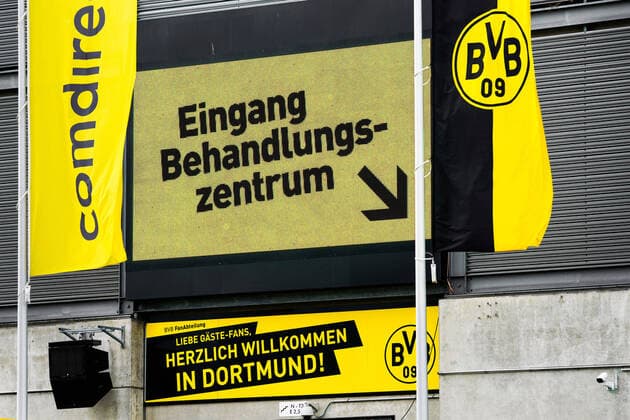 Dortmund, 9 .April 2020: In einem Teil des Fussballstadions Signal-Iduna-Park (Westfalenstadion) der Bundesligavereins BvB Borussia Dortmund ist ein temporäres Corona Test- und Behandlungszentrum eingerichtet worden. Hier können sich Bürger auf das neuartige Virus COVID-19 Coronavirus testen lassen.