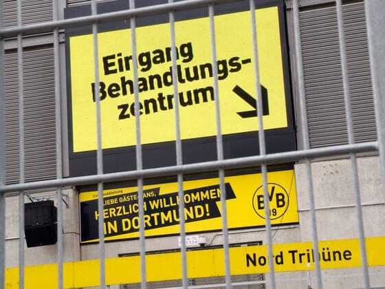 Dortmund, 9 .April 2020: In einem Teil des Fussballstadions Signal-Iduna-Park (Westfalenstadion) der Bundesligavereins BvB Borussia Dortmund ist ein temporäres Corona Test- und Behandlungszentrum eingerichtet worden. Hier können sich Bürger auf das neuartige Virus COVID-19 Coronavirus testen lassen.