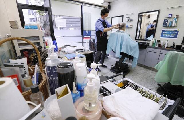 New coronavirus Photo taken April 9, 2020, shows a barber shop in Tokyo. A state of emergency is in place in Tokyo, Osaka and five other big cities in Japan amid a surge in coronavirus infections. 