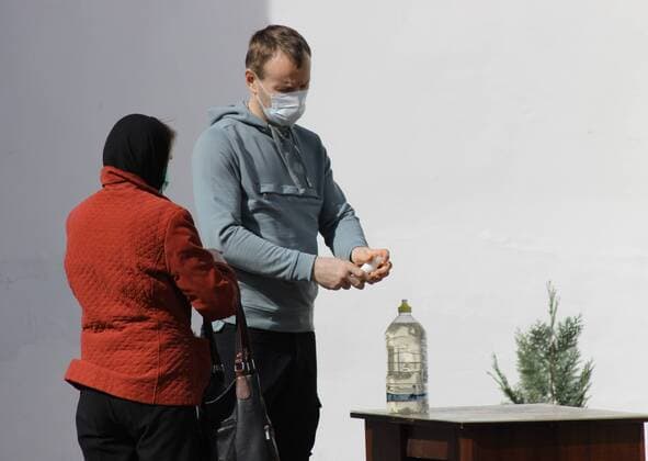 The coronavirus outbreak in Belarus Local community tries to protect it self against the coronavirus outbreak on April 09,2020 in Mogilev,Belarus. Although there were certain restrictions we implement people try to leave normally. Belarusan Heath Ministry stated of almost 1500 infection of the coronavirus and 16 death cases EN_01423498_0052 