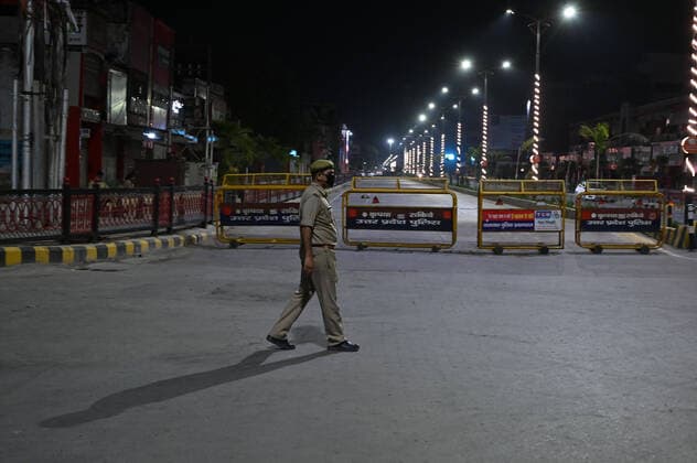 April 9, 2020, Prayagraj, Uttar Pradesh, India: A policeman keep vigil during a government-imposed nationwide lockdown as a preventive measure against the spread of the COVID-19 coronavirus in Prayagraj on Thursday, April 09, 2020. Prayagraj India - ZUMAv115 20200409_zap_v115_024 Copyright: xPrabhatxKumarxVermax