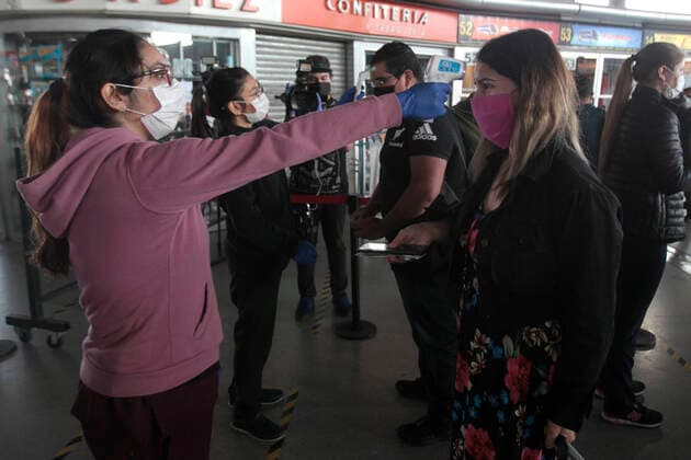 Santiago, April 9, 2020 Subject arrested by Covid 19 at the San Borja terminal, located in the commune of Estacion Central Jonnathan Oyarzun Aton Chile, Santiago Chile Aton 410959  Copyright: JONNATHANxOYARZUN ATONxCHILE