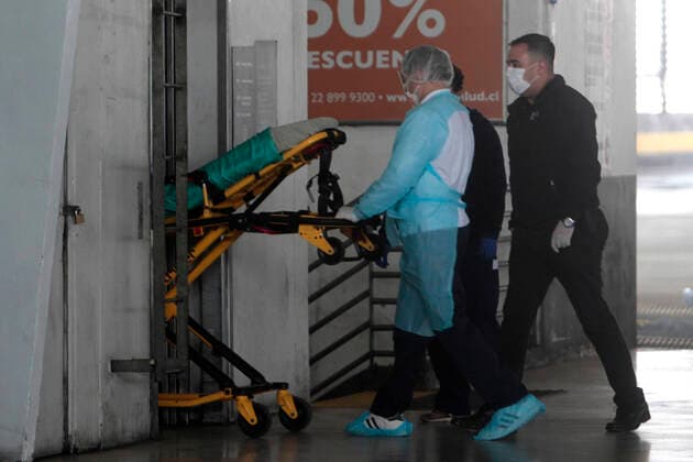 Santiago, April 9, 2020 Subject arrested by Covid 19 at the San Borja terminal, located in the commune of Estacion Central Jonnathan Oyarzun Aton Chile, Santiago Chile Aton 410965  Copyright: JONNATHANxOYARZUN ATONxCHILE