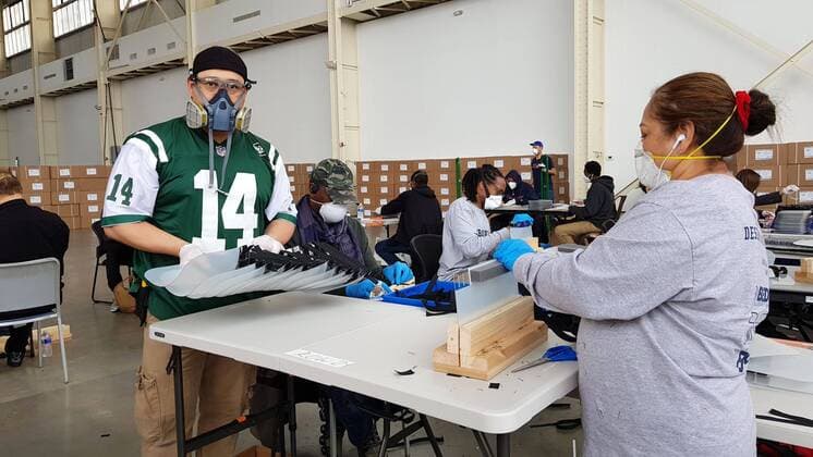 The manager German Quijano (L), of Salvadoran origin, supervises the lines of manufacture of protective masks at the former Brooklyn military shipyards in New York, USA, 09 April 2020. The former Brooklyn shipyards, from which warships like the Maine emerged, whose sinking in 1898 sparked the war between the United States and Spain, or the USS Missouri, which witnessed in 1945 the unconditional surrender of Japan in World War II (1940-45), since the outbreak of the coronavirus crisis, have housed an improvised mask factory, to protect health personnel who care for COVID-19 patients on the front line. Former War Yards Now Make Masks Against COVID-19 !ACHTUNG: NUR REDAKTIONELLE NUTZUNG! Copyright: xJorgexFuentelsazx USA944 20200409-637220552975792320
