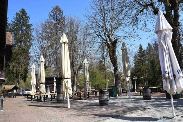 Maria Einsiedel-Wegen Corona Virus Geschlossener Gasthof Hinterbruehl am See Muenchen 09.04.20 Muenchen