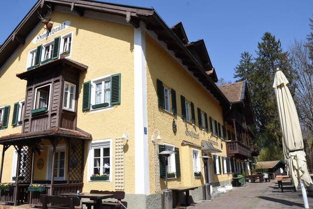Maria Einsiedel-Wegen Corona Virus Geschlossener Gasthof Hinterbruehl am See Muenchen 09.04.20 Muenchen
