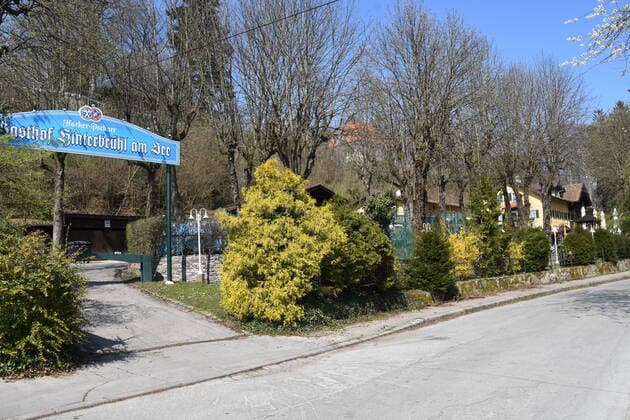 Maria Einsiedel-Wegen Corona Virus Geschlossener Gasthof Hinterbruehl am See Muenchen 09.04.20 Muenchen