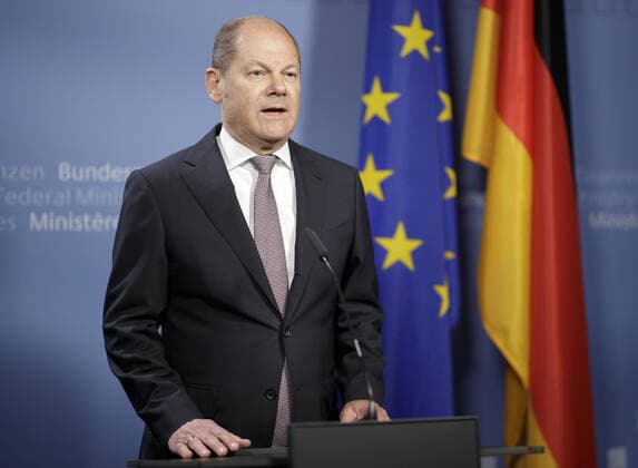 Bundesfinanzminister Olaf Scholz, SPD, gibt vor einer Videokonferenz der Euro-Gruppe ein Pressestatement ab. Berlin, 09.04.2020 Berlin Deutschland