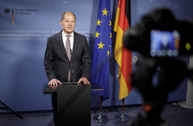 Bundesfinanzminister Olaf Scholz, SPD, gibt vor einer Videokonferenz der Euro-Gruppe ein Pressestatement ab. Berlin, 09.04.2020 Berlin Deutschland