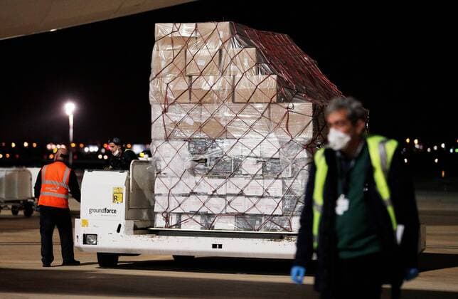 A plane carrying sanitary material bought from China lands at the Airport in Valencia, eastern Spain, 09 April 2020. Spain faces the 26th consecutive day of mandatory home confinement in a bid to slow down the spread of the pandemic COVID-19 disease caused by the SARS-CoV-2 coronavirus. Coronavirus situation in Spain !ACHTUNG: NUR REDAKTIONELLE NUTZUNG!  Copyright: xJuanxCarlosxCárdenasx(es-ES)x GRAFCVA3984 20200409-637220684786856826
