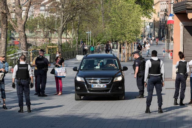 French policemen control the surroundings of the in Strasbourg, eastern France, on April 9, 2020, on the 24th day of a strict lockdown in France to stop the spread of COVID-19 NEWS : Covid 19 Coronavirus en France - Strasbourg - 09 04 2020 ElyxandroCEGARRA PANORAMIC 