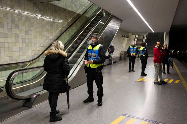 April 9, 2020, Porto, Portugal: A police officer checks a passengers documentation in a metro do porto..From April 9th until April 13th, Easter period, the movement of people outside the municipality of residence is prohibited, and people will only be able to leave their municipality of residence if they have proof of the working entity. Within this period of time the police will inspect highways, buses and the metro, this is done to prevent the spread of coronavirus in Porto. Porto Portugal - ZUMAs197 20200409_zaa_s197_106 Copyright: xRitaxFrancax