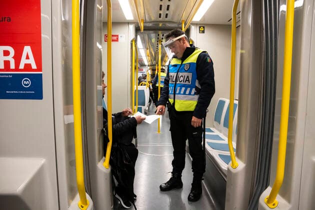 April 9, 2020, Porto, Portugal: A police officer checks a passengers documentation in a metro do porto..From April 9th until April 13th, Easter period, the movement of people outside the municipality of residence is prohibited, and people will only be able to leave their municipality of residence if they have proof of the working entity. Within this period of time the police will inspect highways, buses and the metro, this is done to prevent the spread of coronavirus in Porto. Porto Portugal - ZUMAs197 20200409_zaa_s197_111 Copyright: xRitaxFrancax